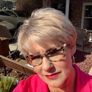 Meet your Posher, Paula